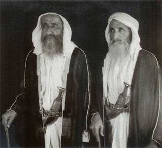 Syekh Juma Al Maktoum (kiri) dan Syekh Saeed bin Maktoum Al Maktoum (kanan) dari keluarga Maktoum